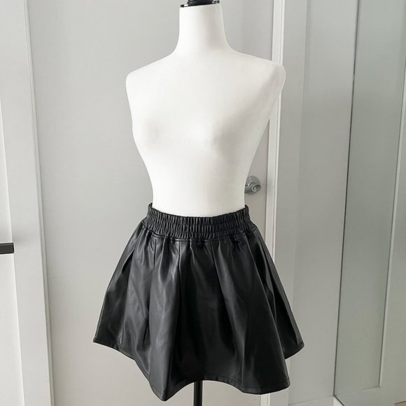 NWT | Fashion Nova | Faux Leather Pleated Skirt | Medium | Black - Picture 6 of 13